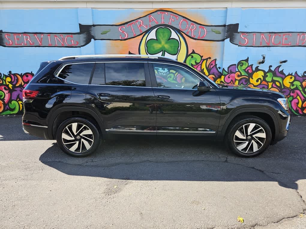2024 Volkswagen Atlas SEL photo 3