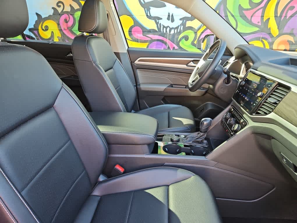 2023 Volkswagen Atlas V6 SE Technology photo 2