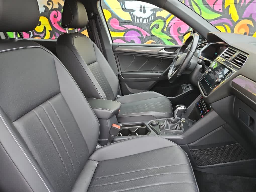 2022 Volkswagen Tiguan SE R-Line Black photo 2