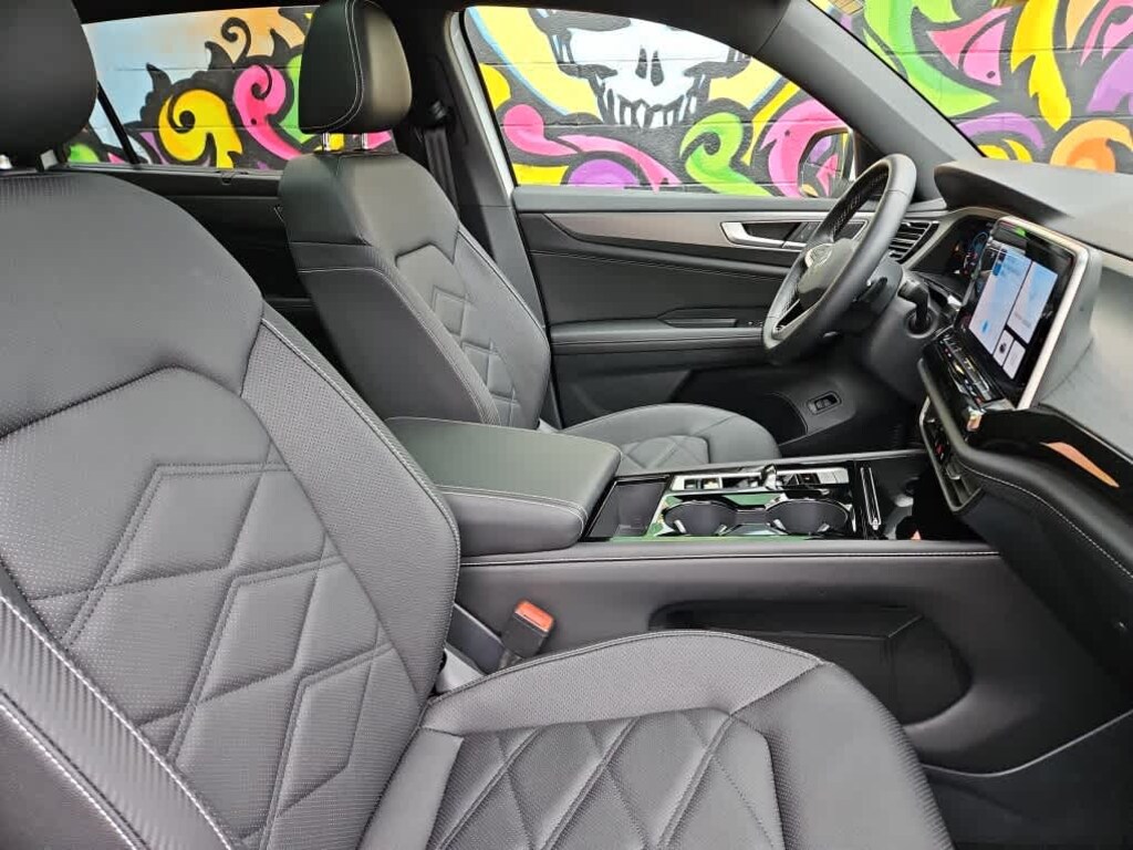 Used 2025 Volkswagen Atlas Cross Sport 2.0T SE w/Technology SUV