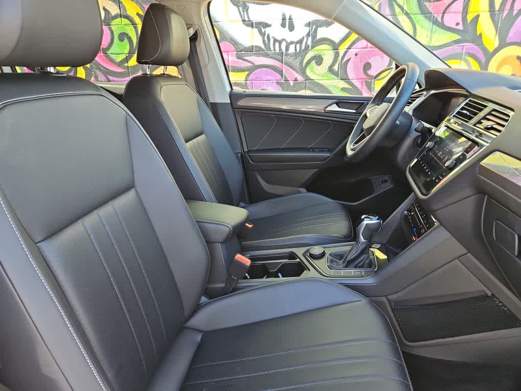 2022 Volkswagen Tiguan SE photo 2