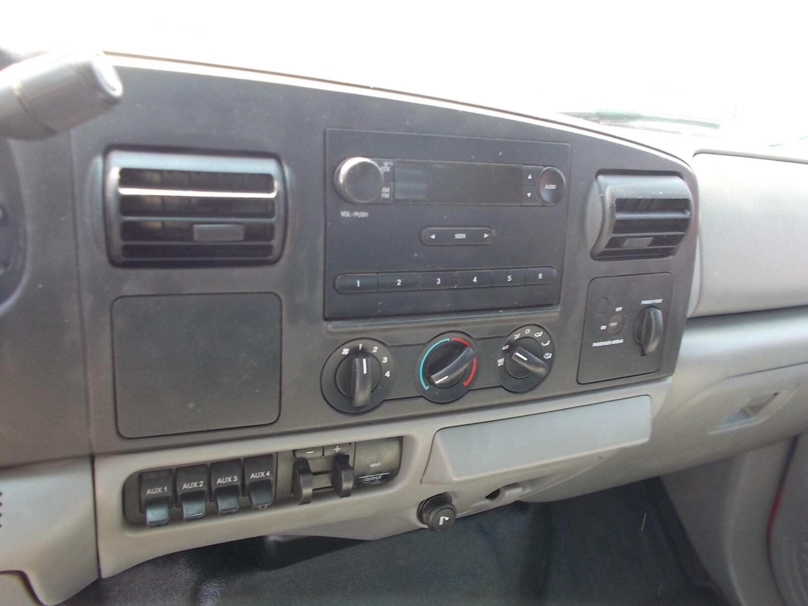 2006 Ford F-350 XLT photo 4