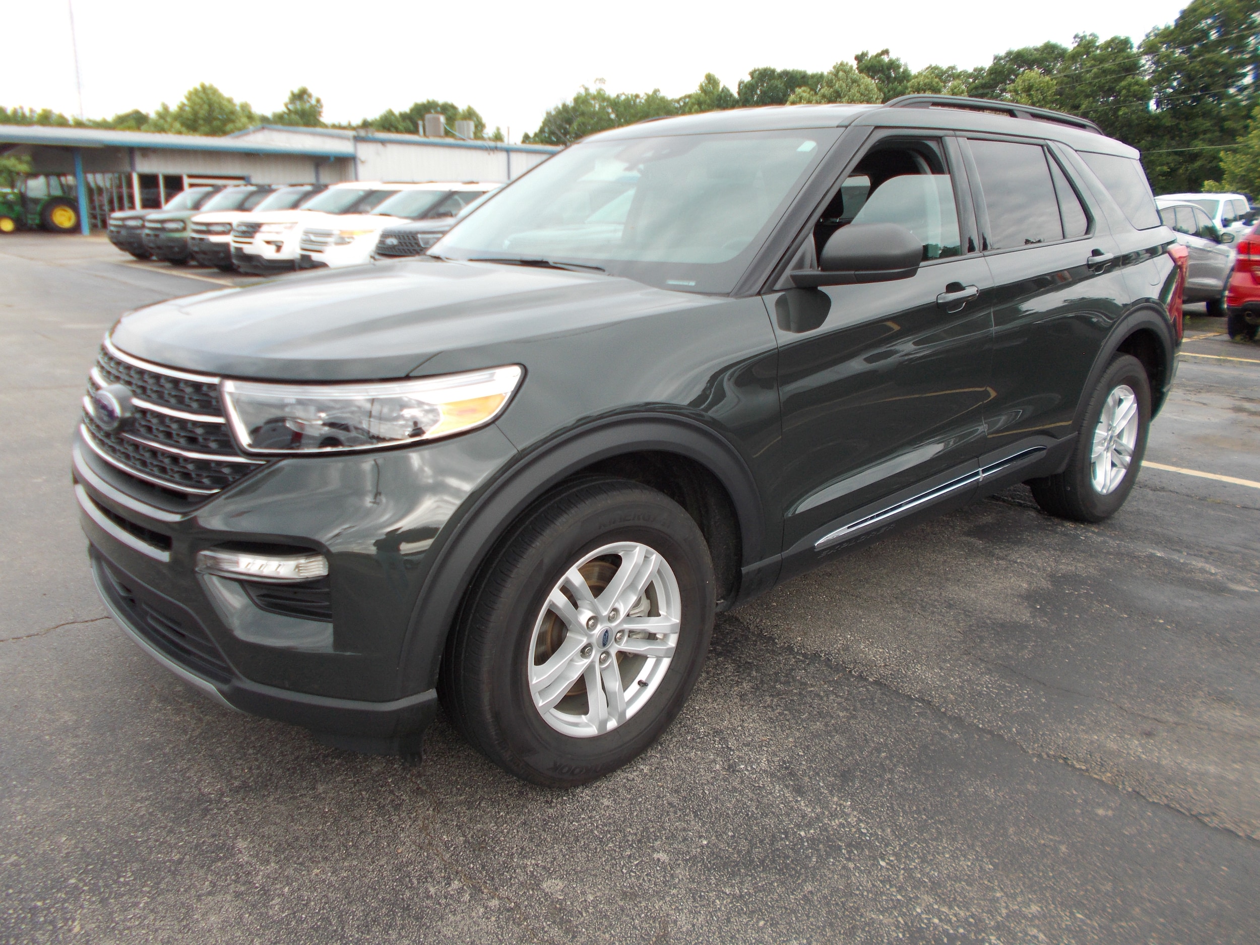 2023 Ford Explorer XLT 4WD's photo
