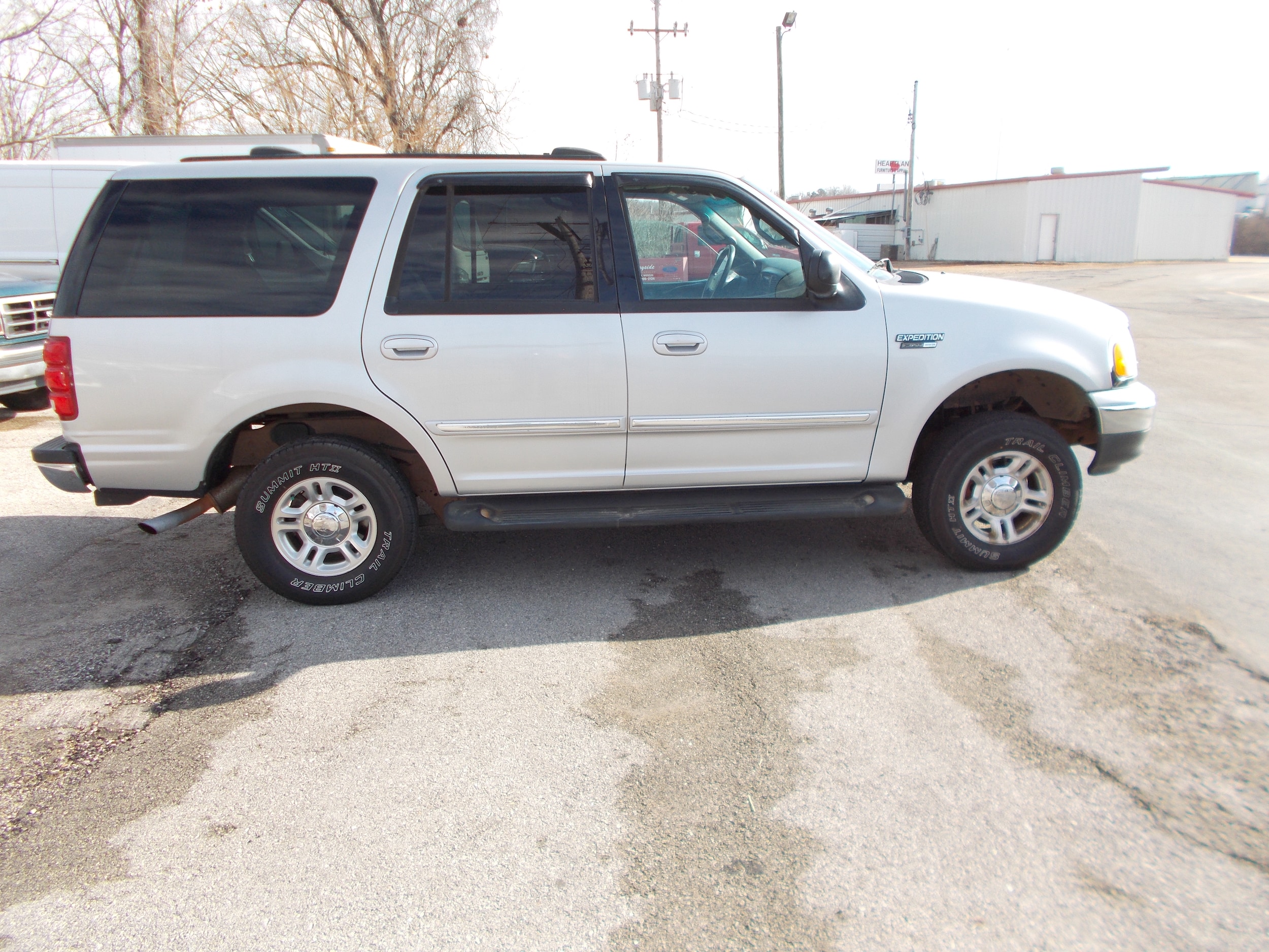 Used 2002 Ford Expedition Base with VIN 1FMPU16L52LA95324 for sale in Doniphan, MO
