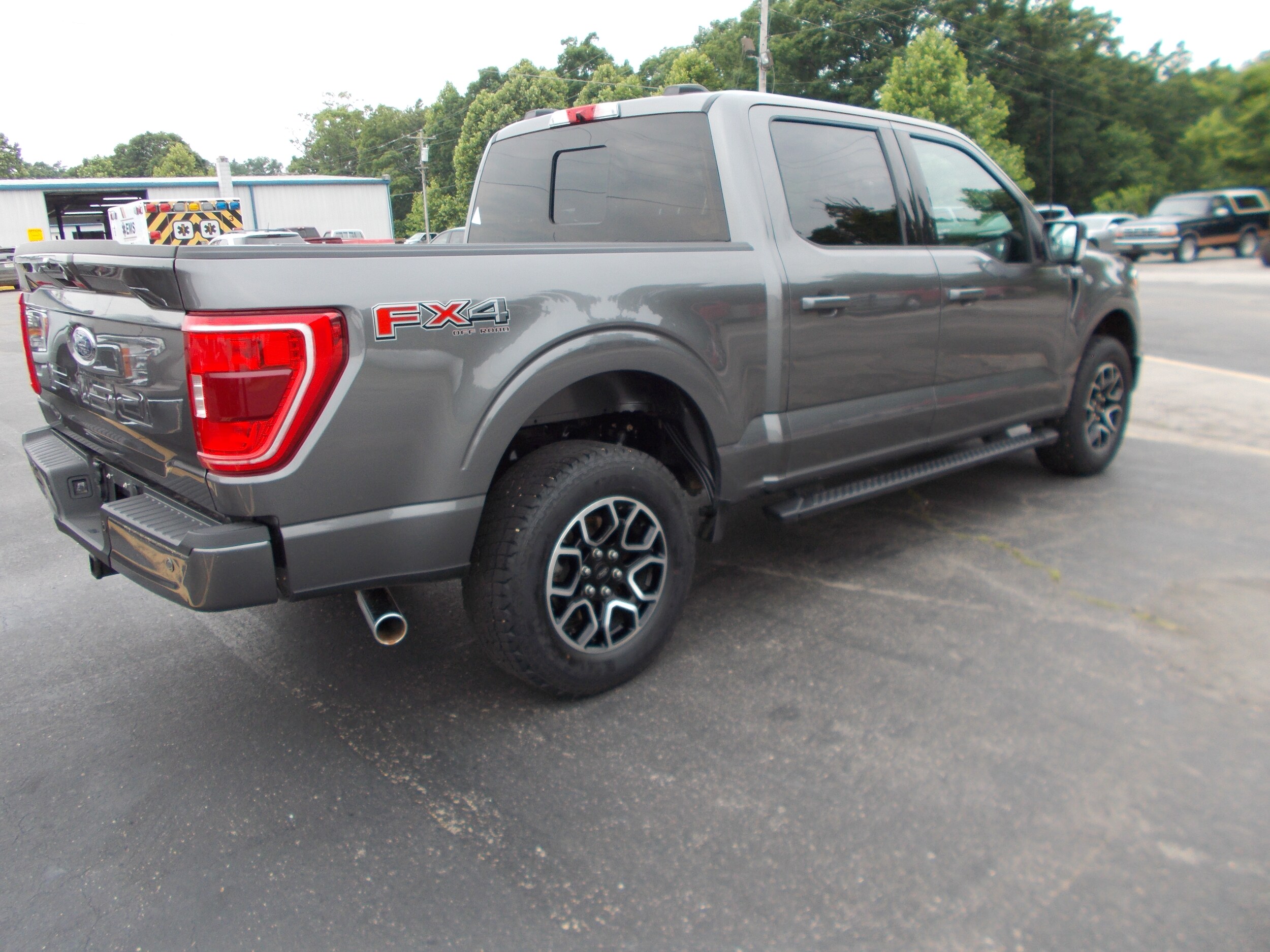 2022 Ford F-150 XLT photo 2