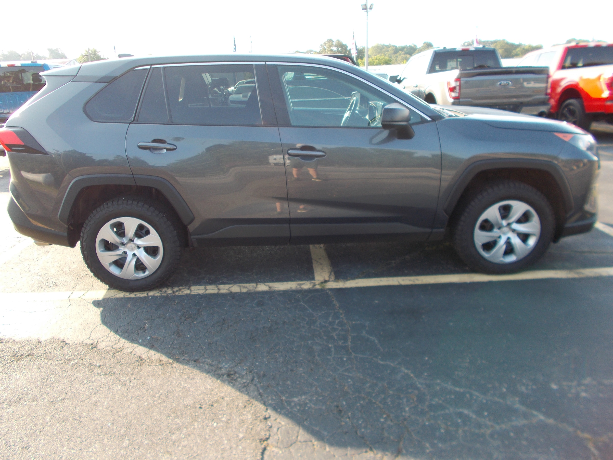 Used 2022 Toyota RAV4 LE with VIN 2T3F1RFV6NW324152 for sale in Doniphan, MO