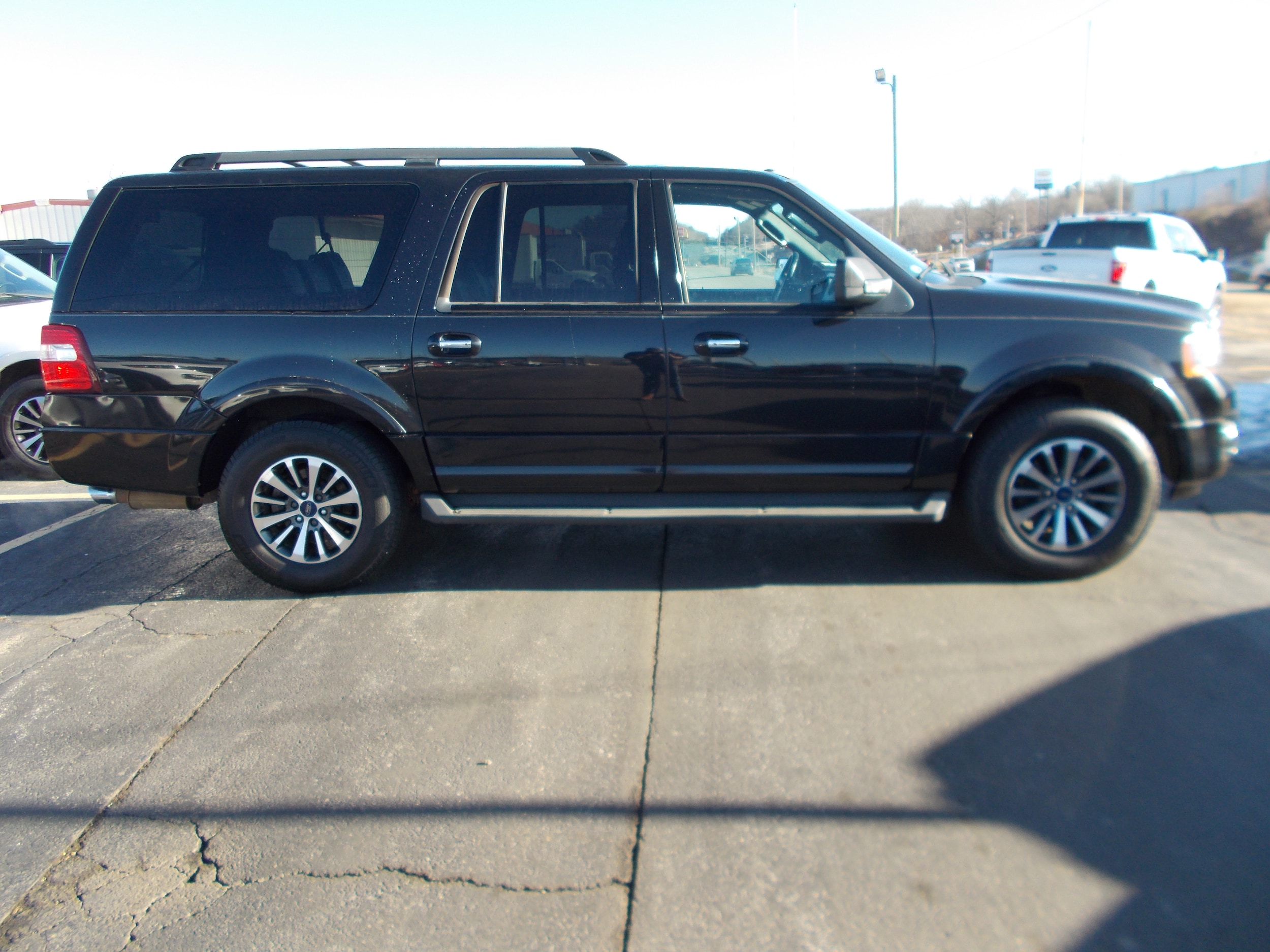 Used 2022 Ford Expedition XLT with VIN 1FMJK1JT8NEA38448 for sale in Doniphan, MO