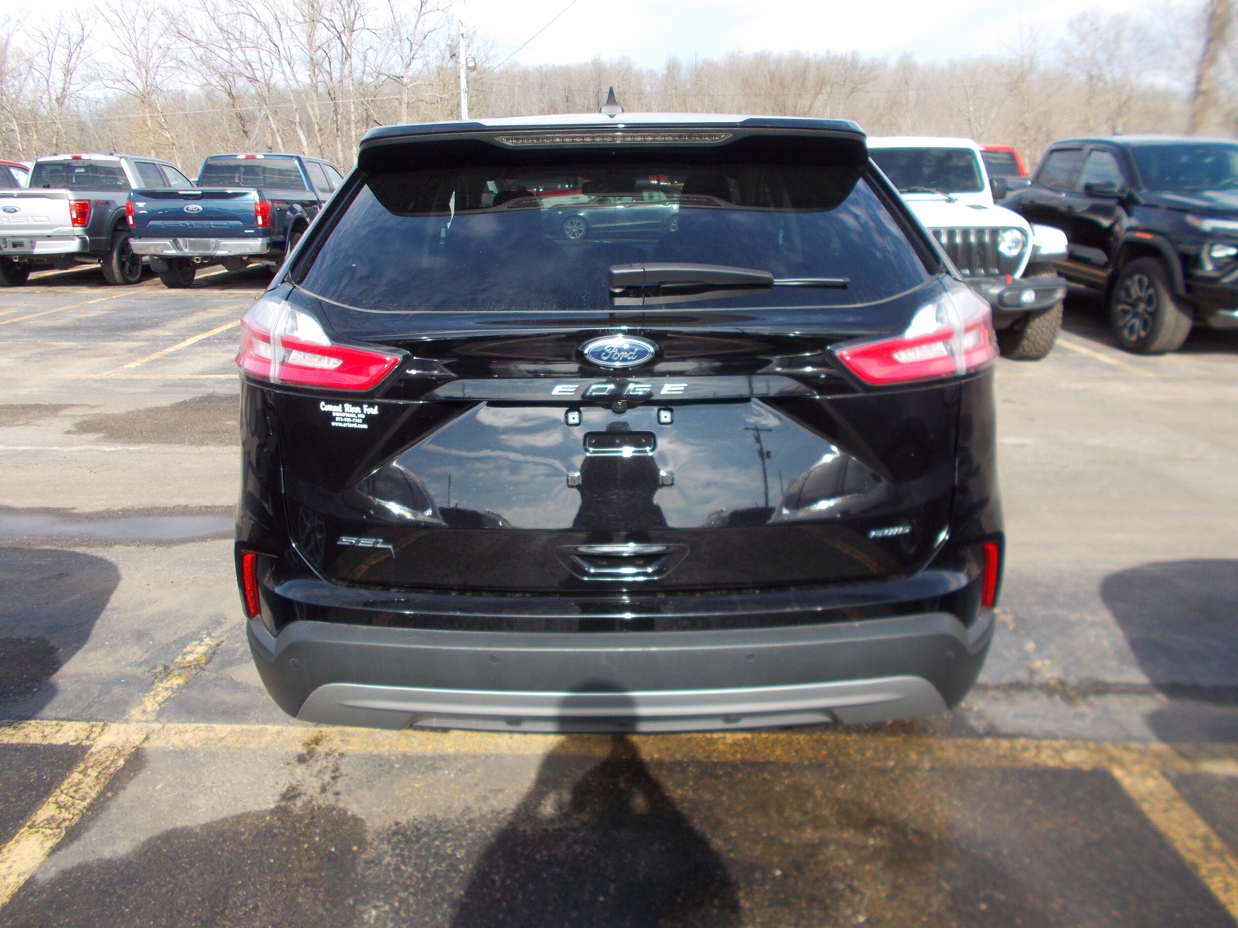 2022 Ford Edge SEL photo 2
