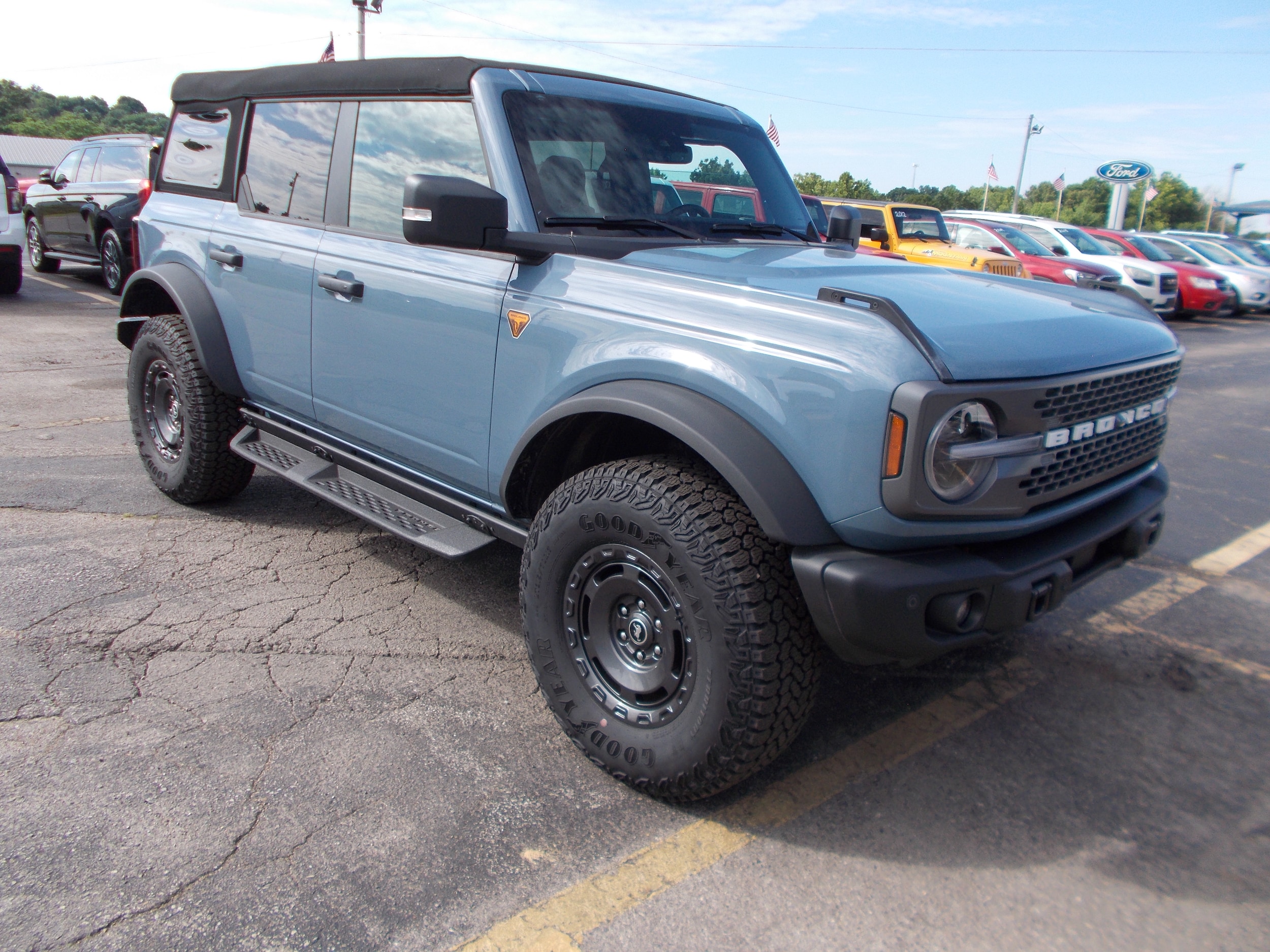 2025 Ford Bronco Badlands 4x4's photo