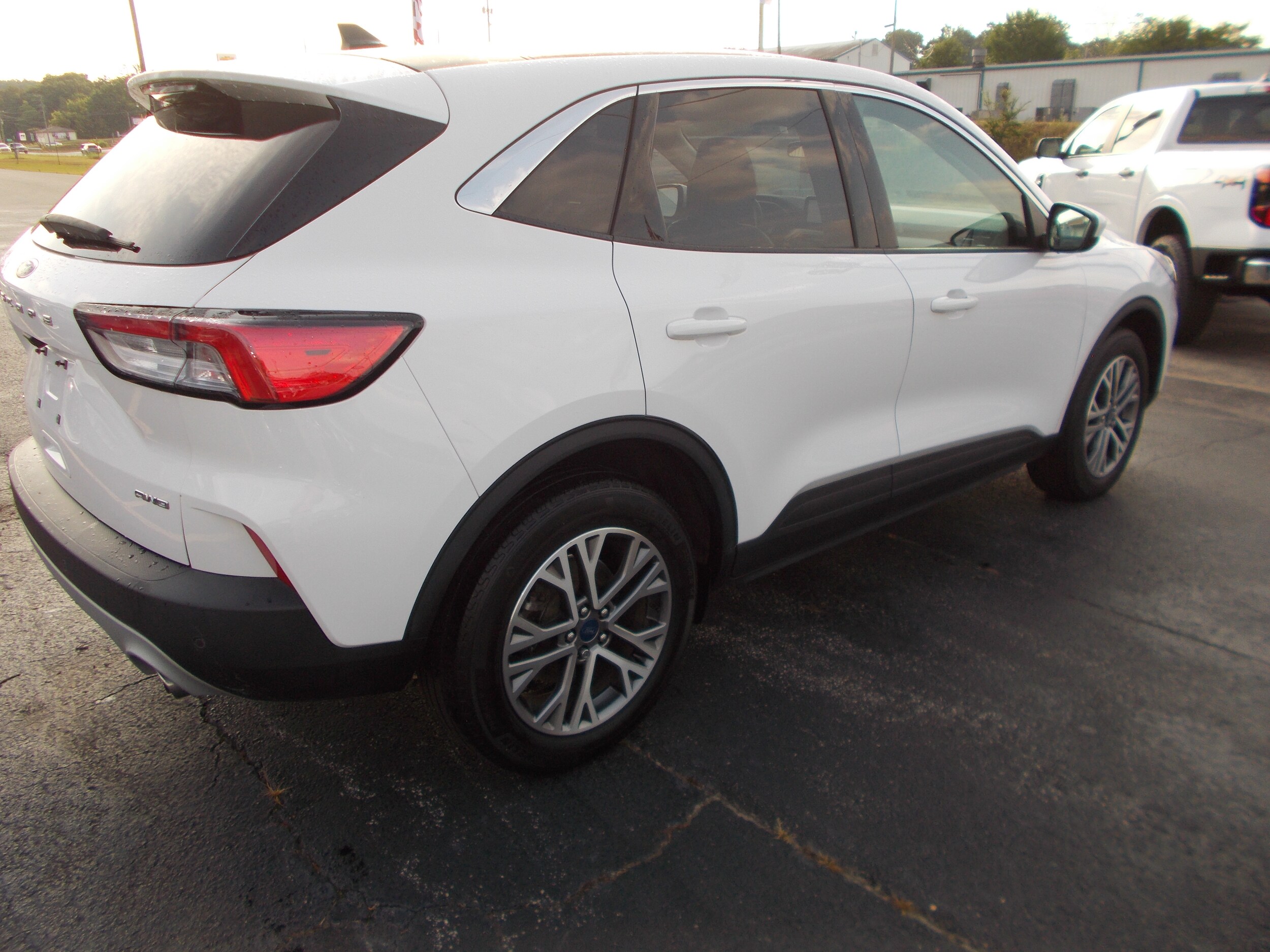 2022 Ford Escape SEL photo 2