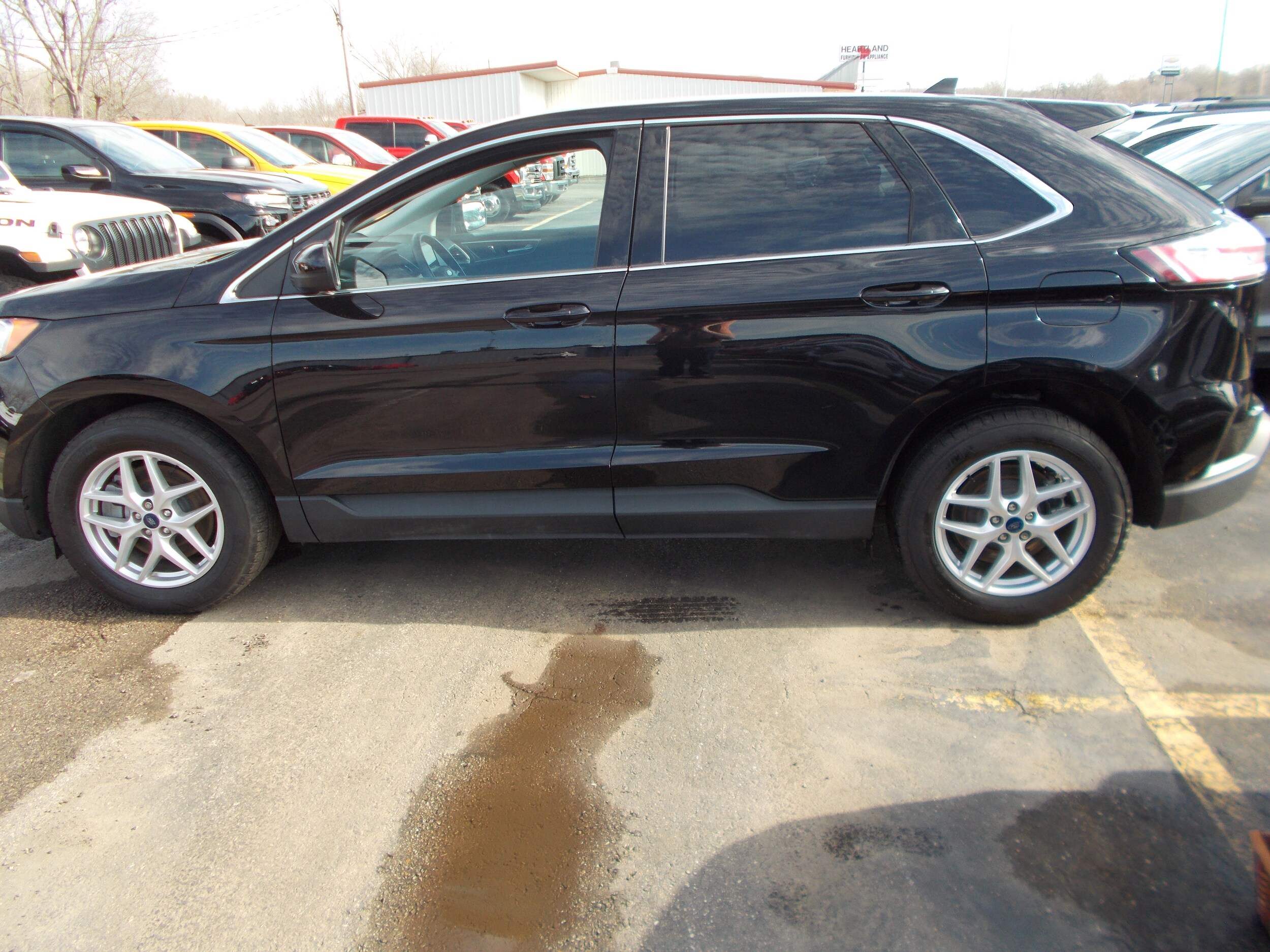 2022 Ford Edge SEL photo 3