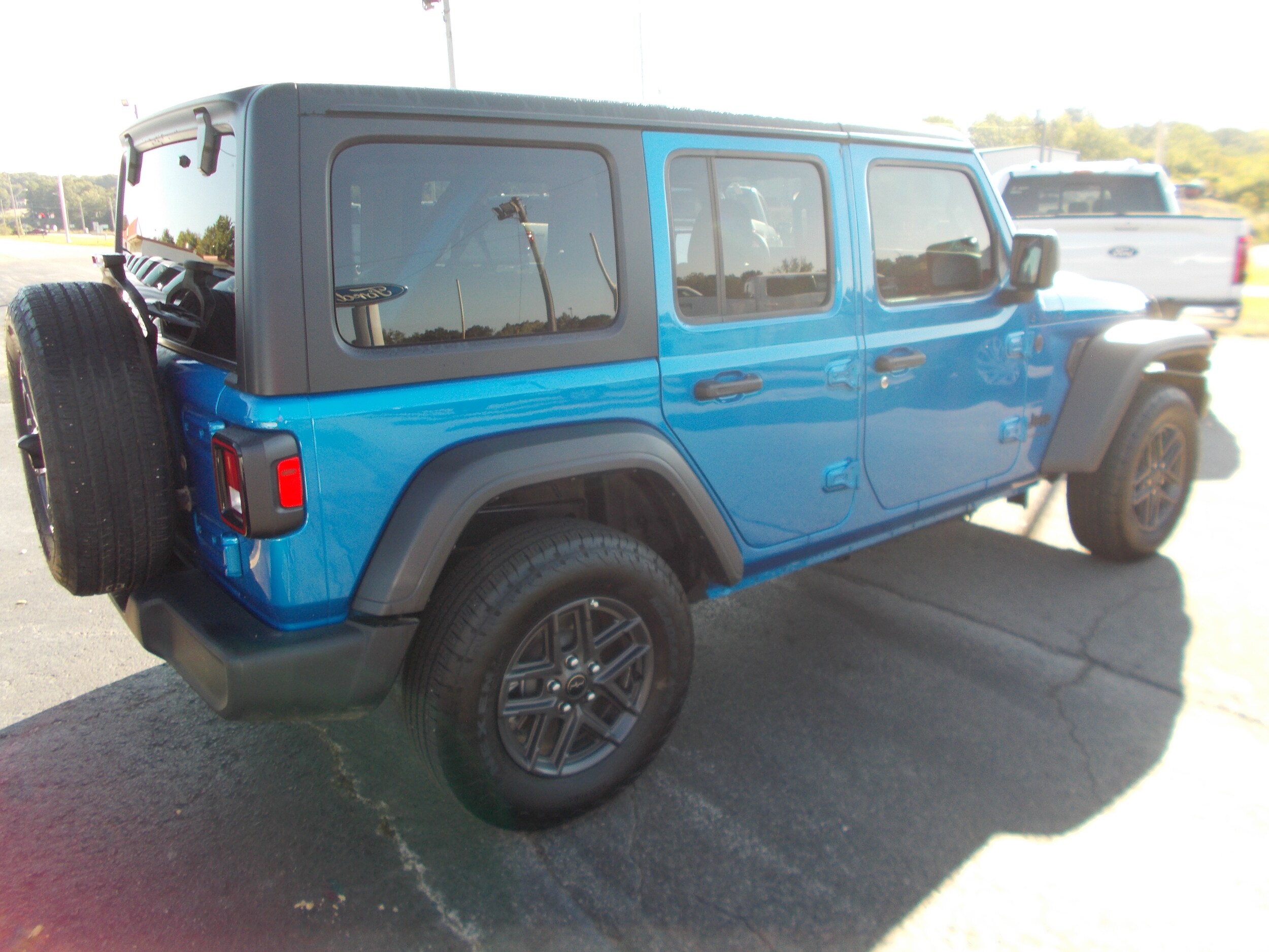 2024 Jeep Wrangler Sport photo 3