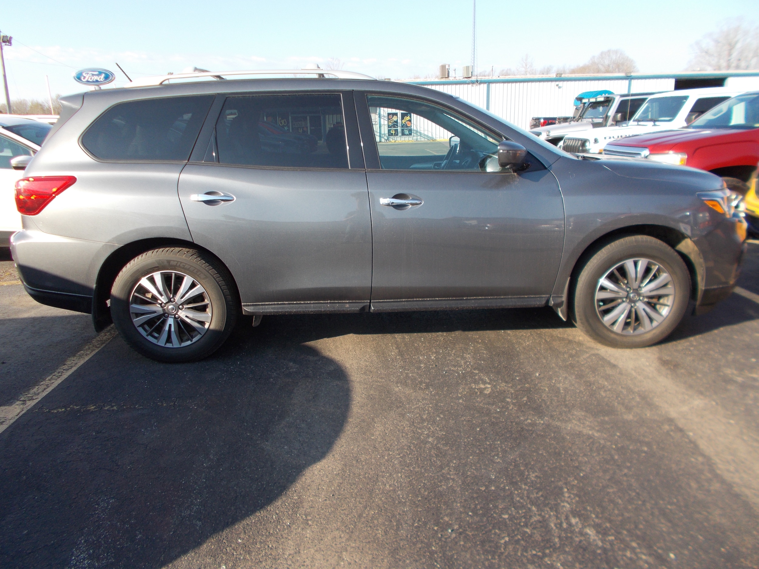Used 2018 Nissan Pathfinder SL with VIN 5N1DR2MM6JC669305 for sale in Doniphan, MO