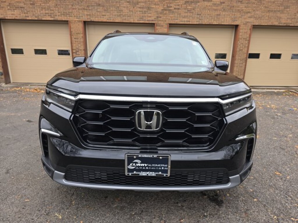 Used 2023 Honda Pilot Touring AWD SUV