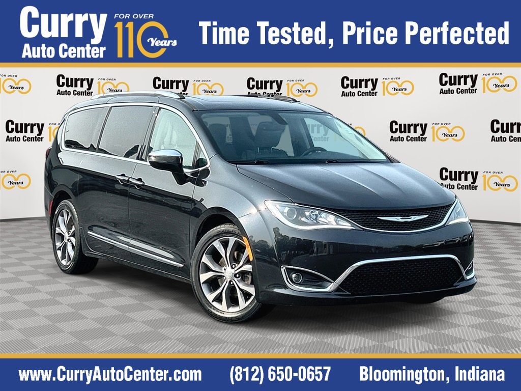 2017 Chrysler Pacifica Limited's photo