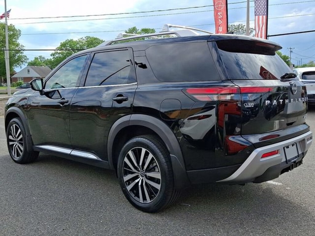 Used 2025 Nissan Pathfinder Platinum SUV