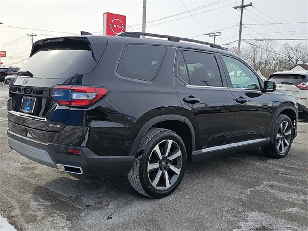 Used 2023 Honda Pilot Elite SUV