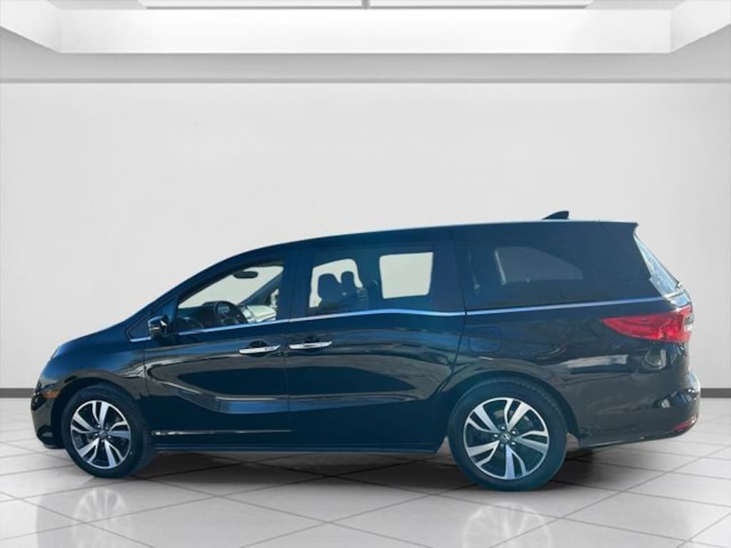 Certified 2022 Honda Odyssey Touring Van