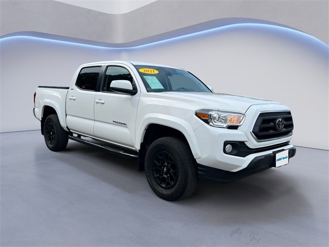 Used 2021 Toyota Tacoma SR5 with VIN 3TYCZ5AN3MT050540 for sale in Cortlandt, NY