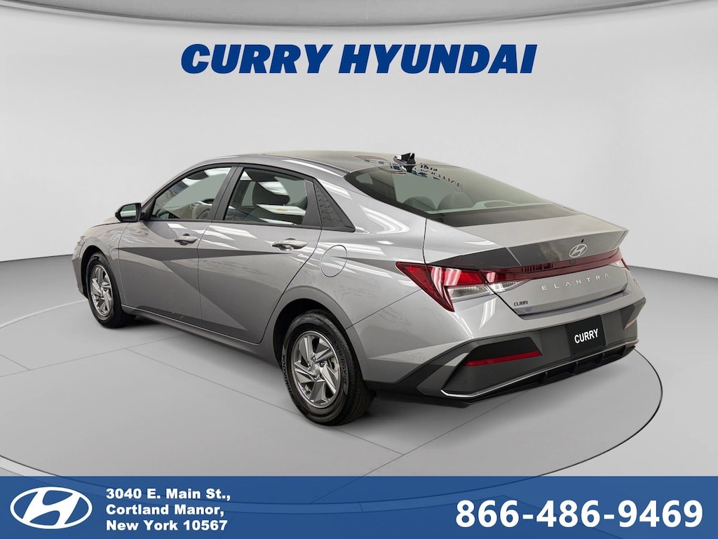Used 2025 Hyundai Elantra SE SE IVT
