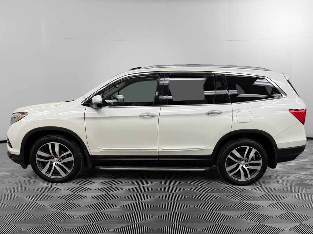 Used 2016 Honda Pilot Touring AWD Touring w/RES & Navi