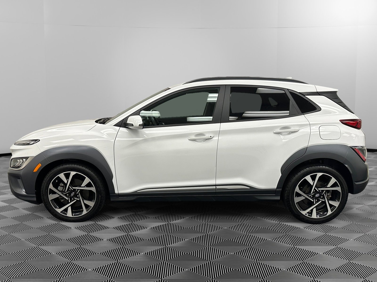 Certified 2022 Hyundai Kona Limited with VIN KM8K5CA30NU791484 for sale in Cortlandt Manor, NY