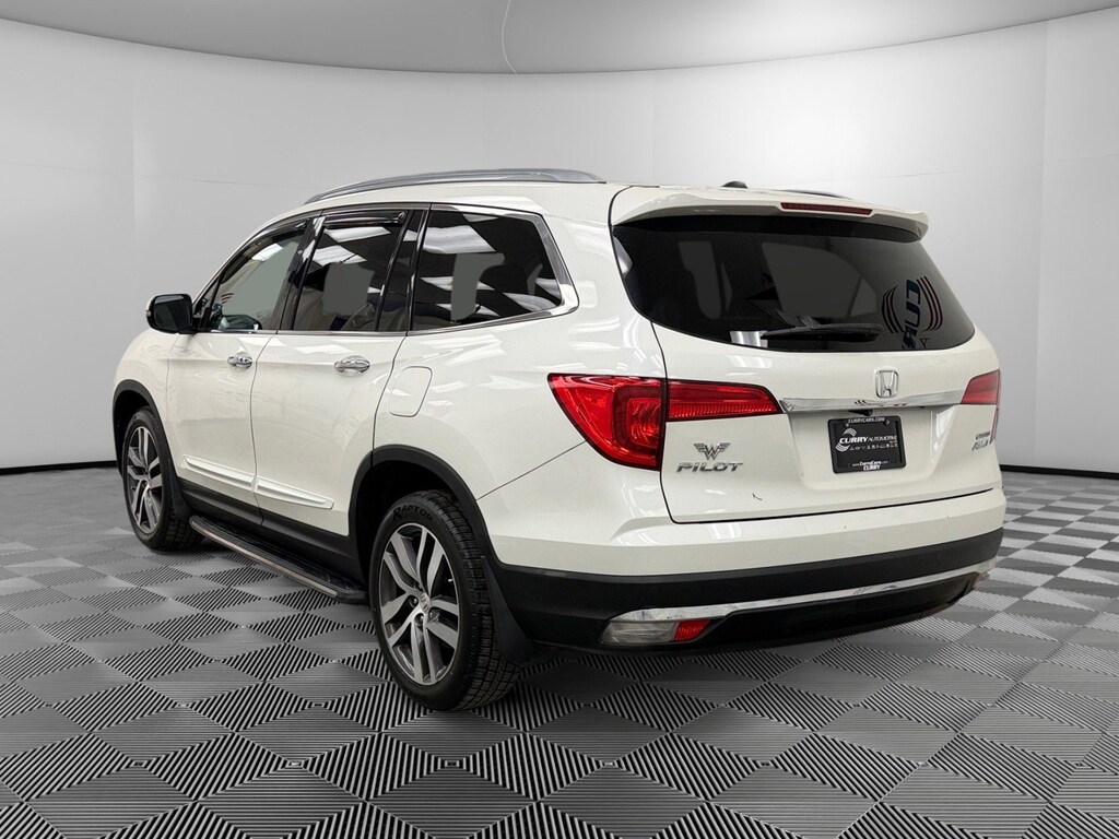 Used 2016 Honda Pilot Touring AWD Touring w/RES & Navi