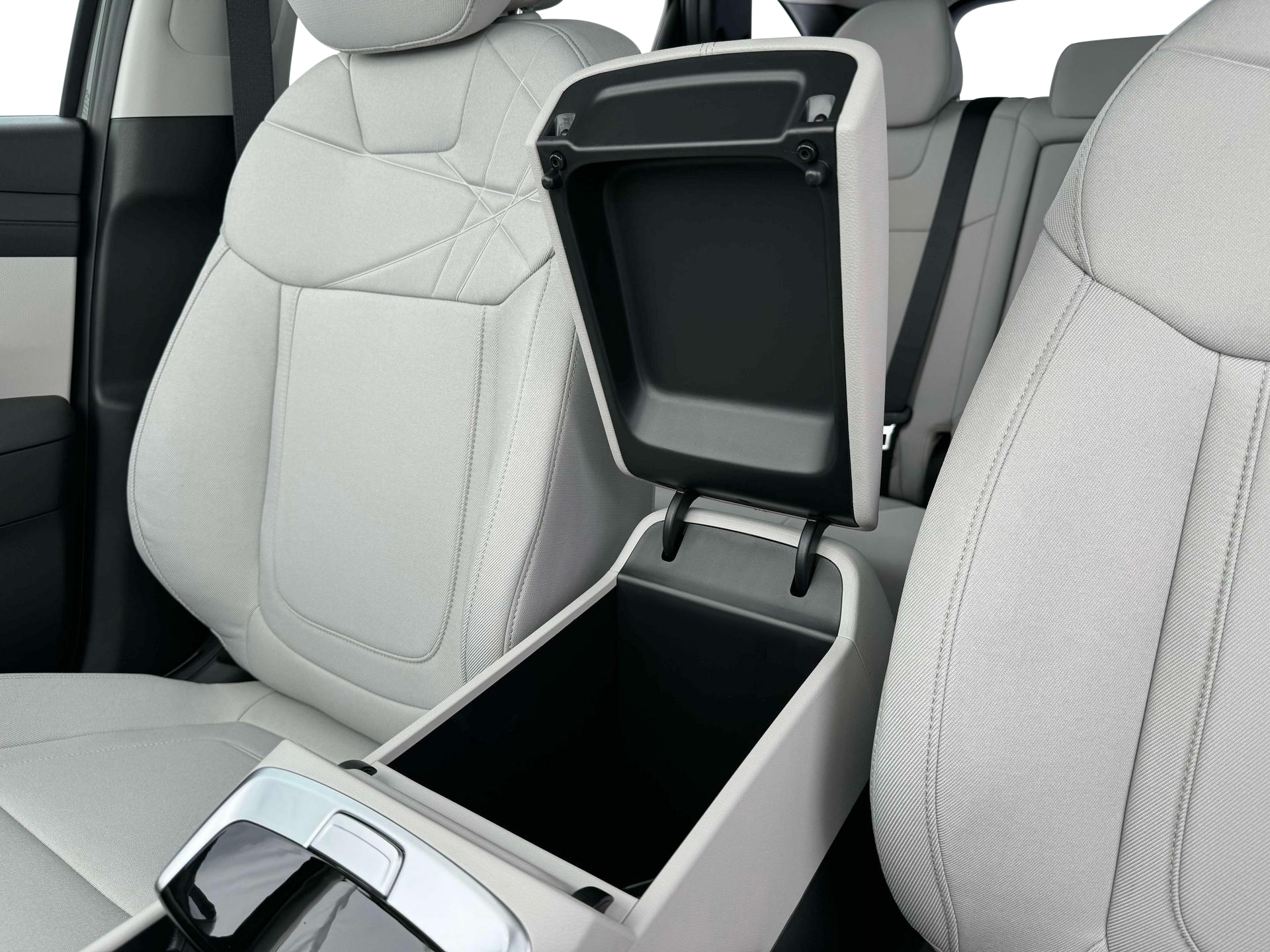 2025 Hyundai Tucson SE - Photo 18