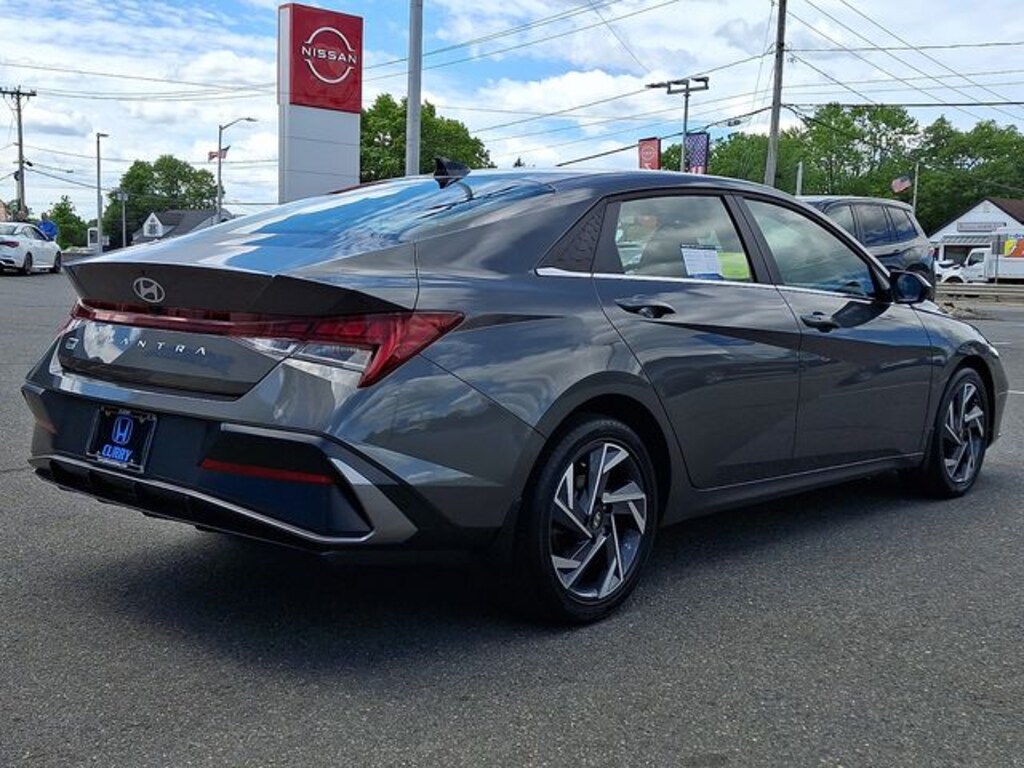 Used 2025 Hyundai Elantra SEL Convenience Sedan