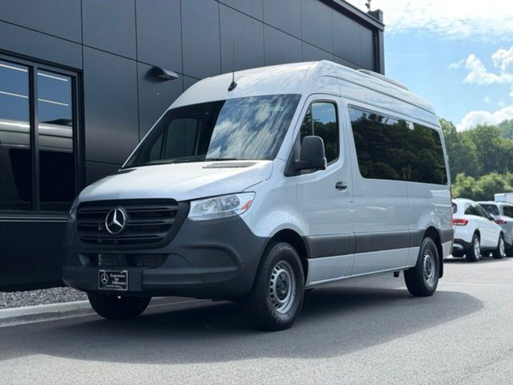 New 2024 Mercedes-Benz Sprinter 2500 Passenger 144 WB Minivan/Van