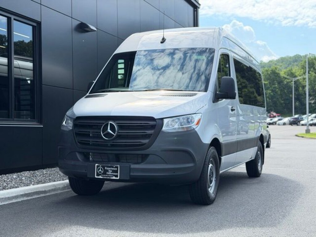 New 2024 Mercedes-Benz Sprinter 2500 Passenger 144 WB Minivan/Van