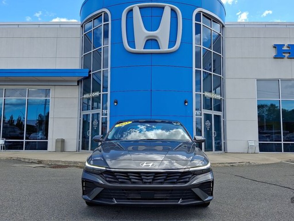 Used 2025 Hyundai Elantra SEL Convenience Sedan
