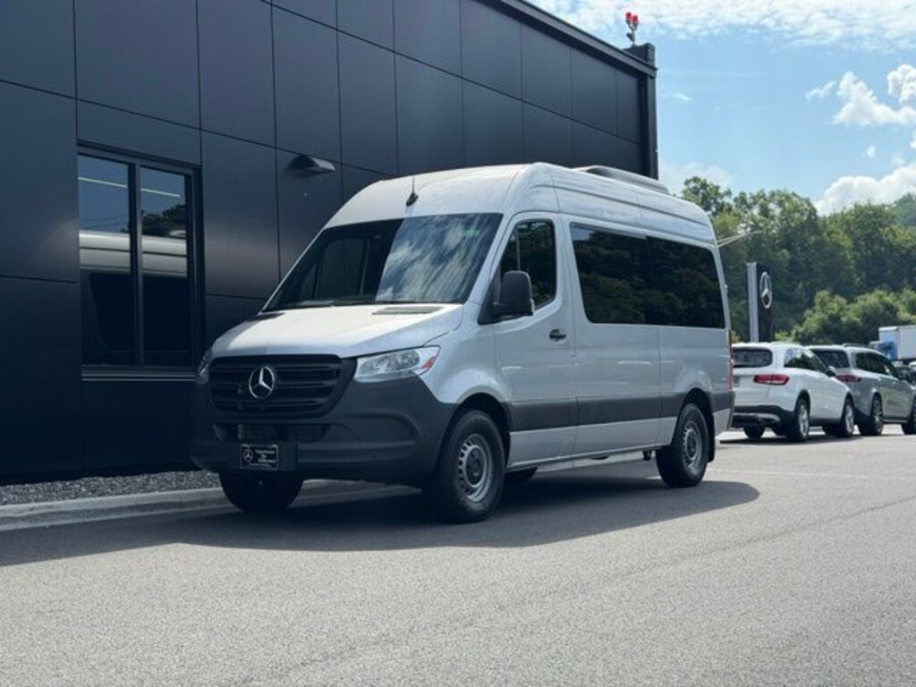 New 2024 Mercedes-Benz Sprinter 2500 Passenger 144 WB Minivan/Van