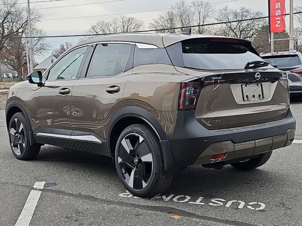New 2026 Nissan Kicks SR SUV