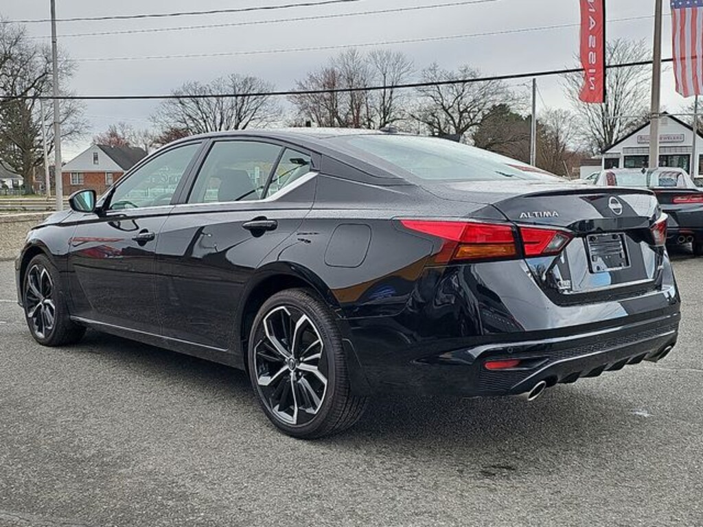 Used 2025 Nissan Altima SR Sedan