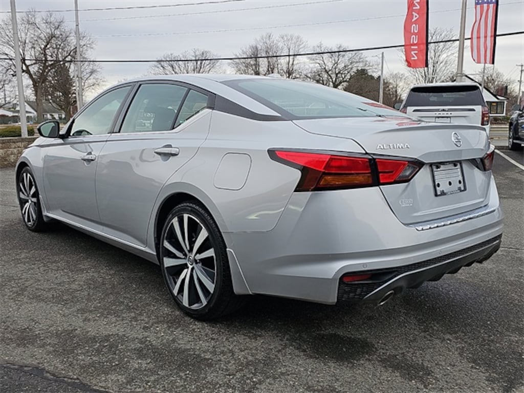 Used 2022 Nissan Altima 2.5 SR Sedan