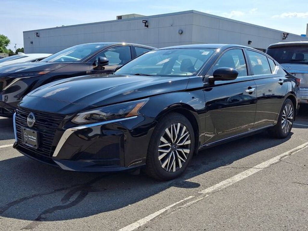 Used 2023 Nissan Altima 2.5 SV Sedan