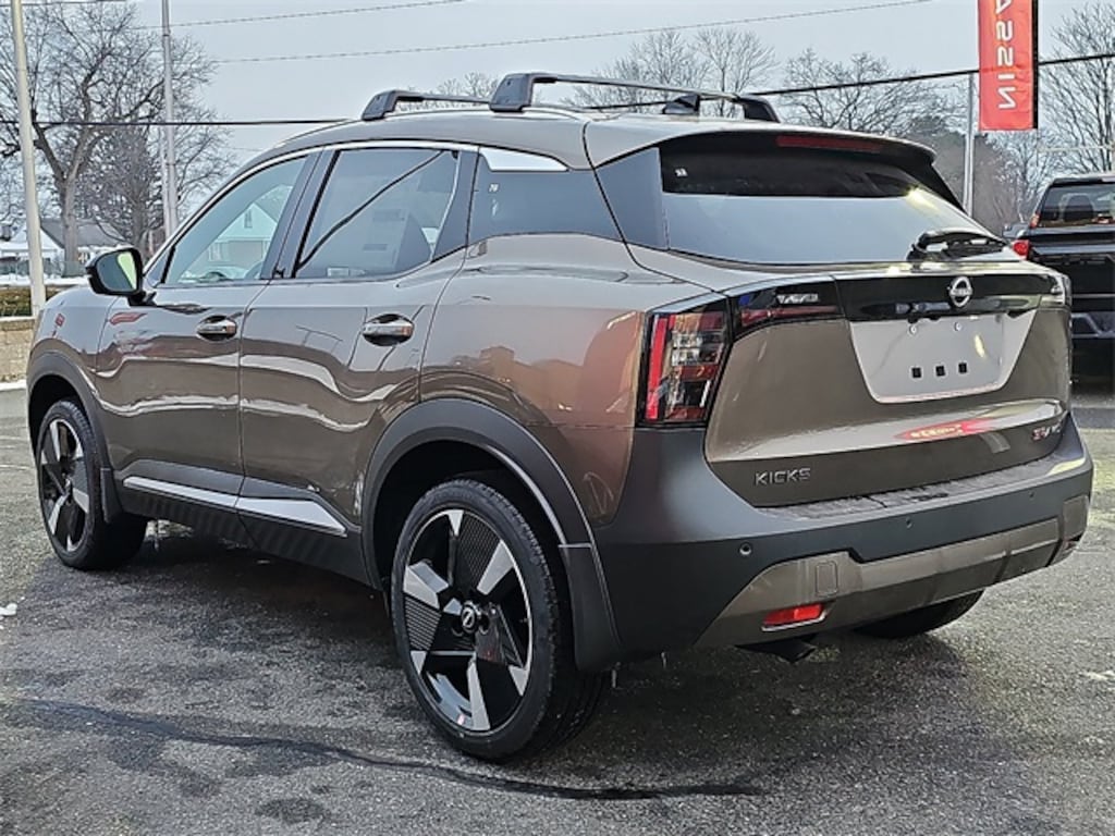 New 2026 Nissan Kicks SR SUV