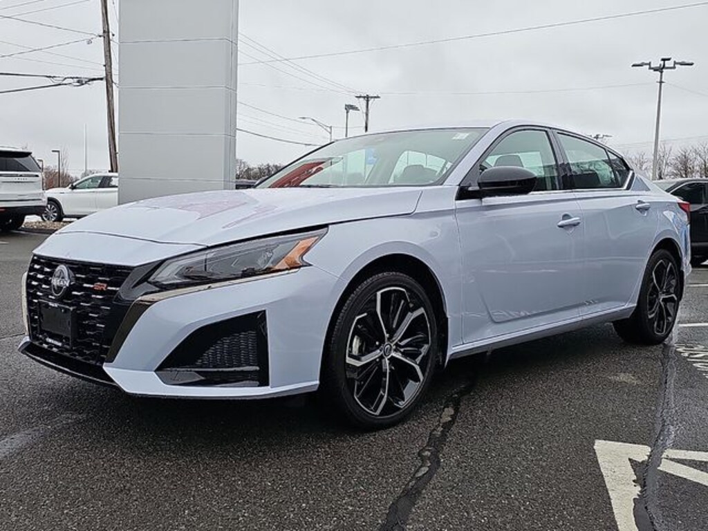 Used 2025 Nissan Altima SR Sedan