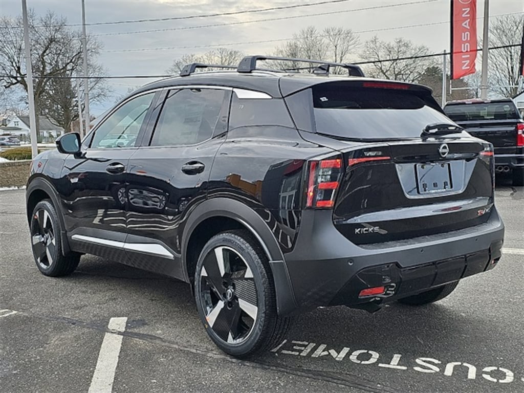 New 2026 Nissan Kicks SR SUV