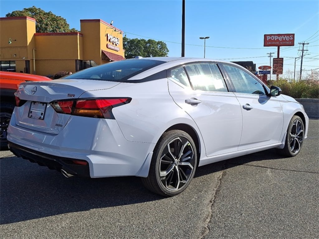 New 2025 Nissan Altima SR Sedan