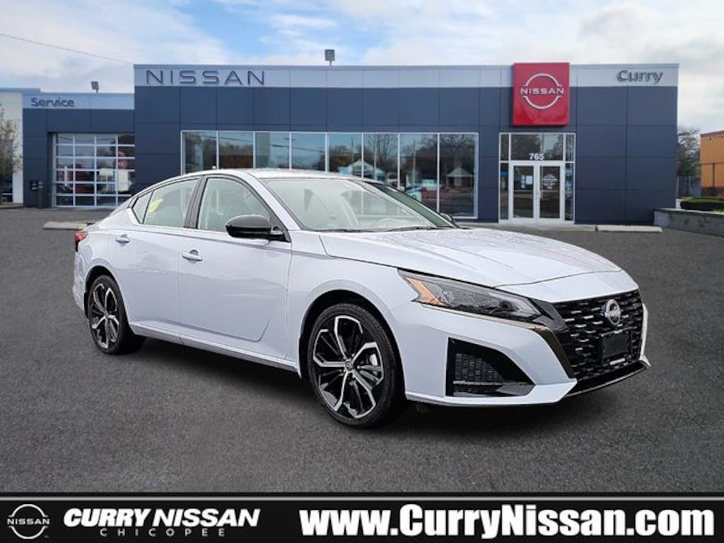 Used 2025 Nissan Altima SR Sedan