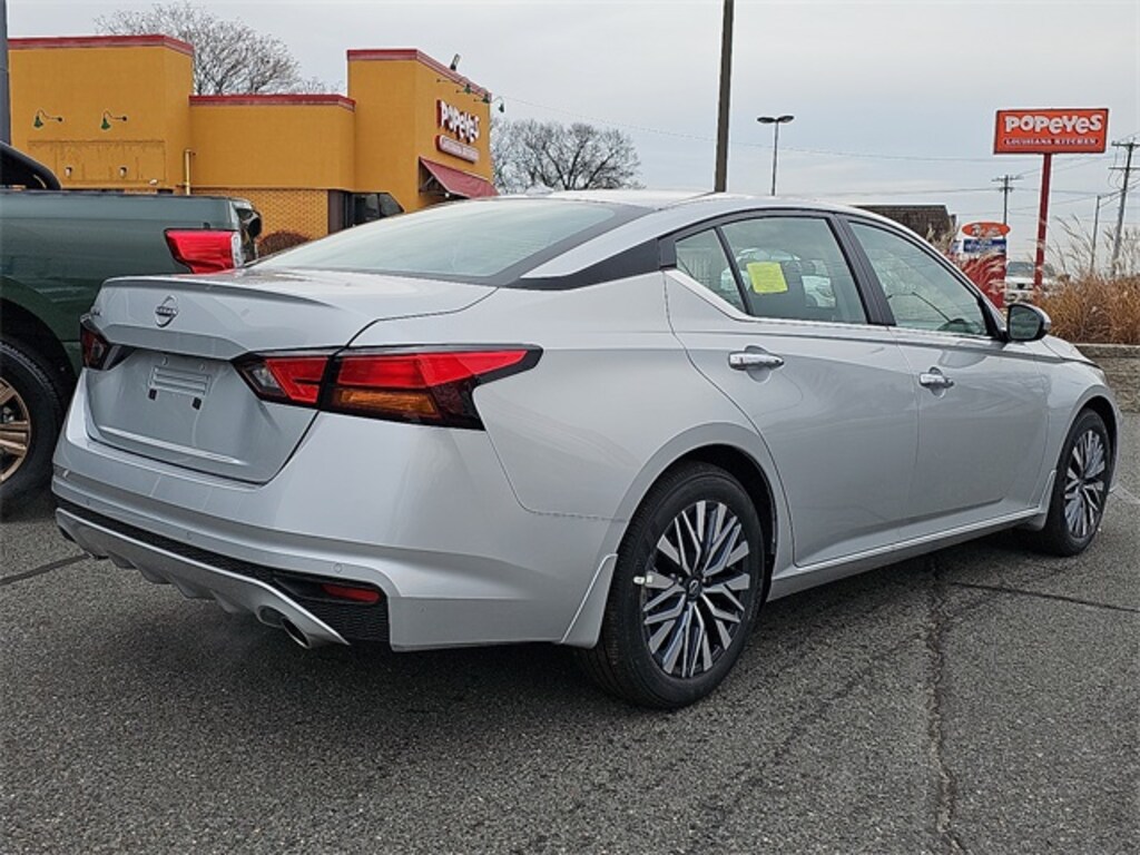 New 2025 Nissan Altima SV Sedan