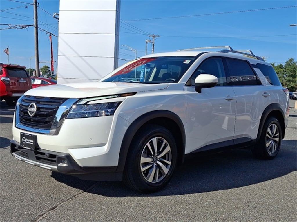Used 2023 Nissan Pathfinder SL SUV
