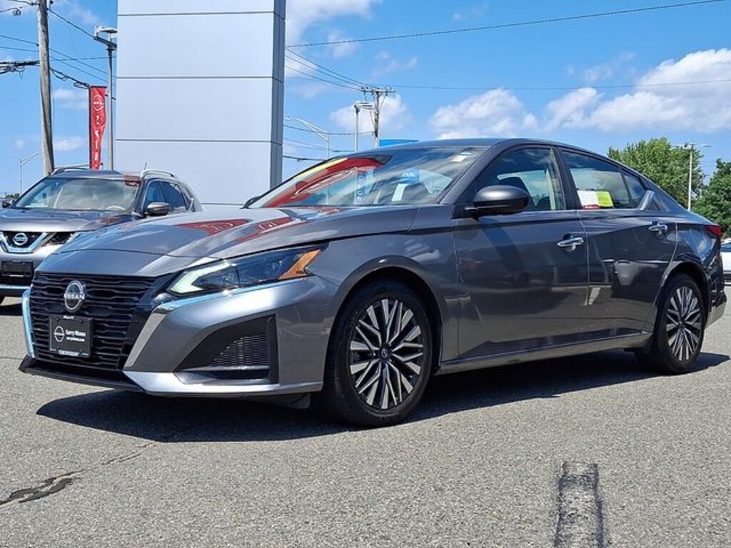 Used 2025 Nissan Altima SV Sedan