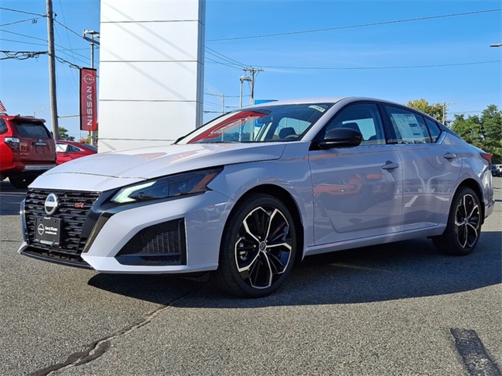 New 2025 Nissan Altima SR Sedan