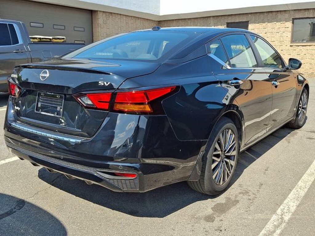 Used 2023 Nissan Altima 2.5 SV Sedan