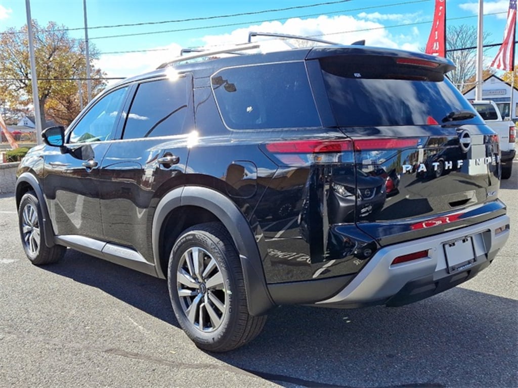 New 2025 Nissan Pathfinder SL SUV