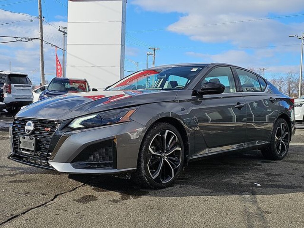 Used 2025 Nissan Altima SR Sedan