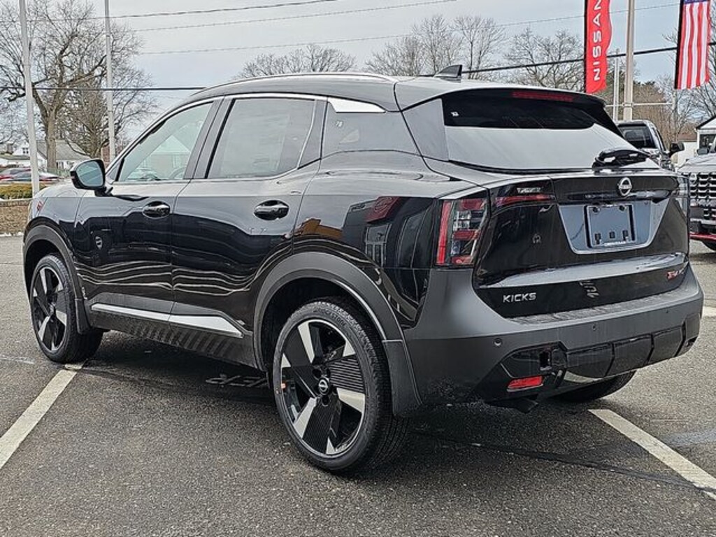 New 2026 Nissan Kicks SR SUV